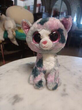 Ty Beanie Baby Lindi the Cat About 6" Tall
